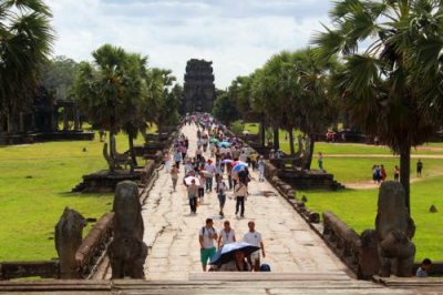4297 Main path Angkor Wat.jpg