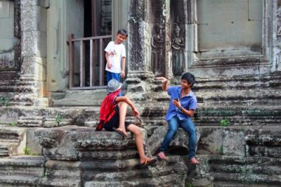4342 Local boys Angkor.jpg