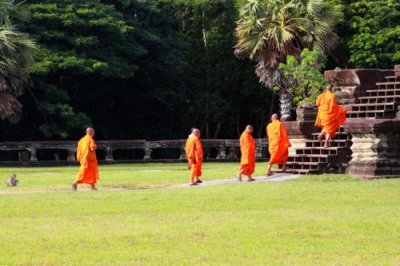 4347 Monks Angkor Wat.jpg