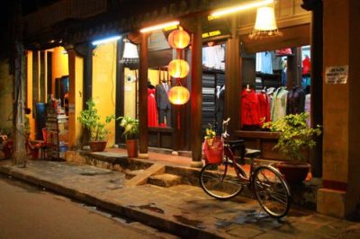 2819 Suit shop Hoi An.jpg