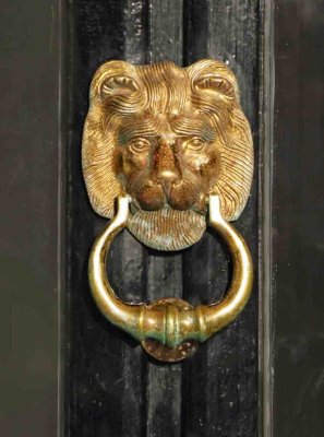 'D' Door-knocker
