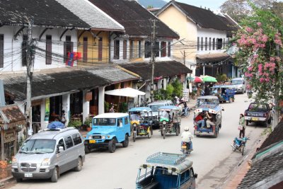 Thanon Sisavang Vong - main street of the town