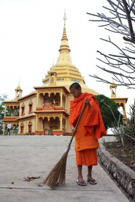 Wat Pa Phonphao, a hill-top monastery