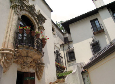 2274-balcony-1.jpg