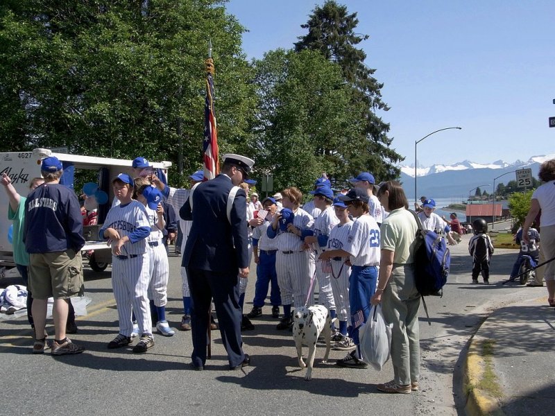Coast Guard and city Little Leaguers