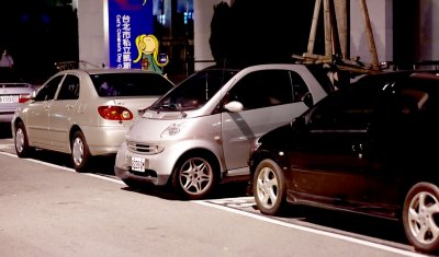 6 FEET FREE CHARGE PARKING SPACE