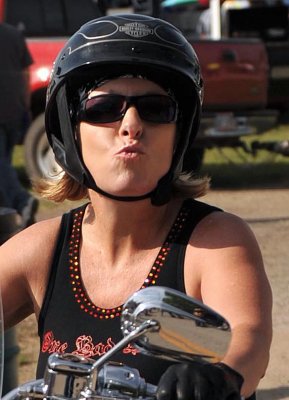 Lady Biker, Kisses