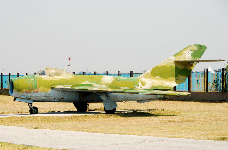 Bulgarian Air Force MiG-17G ( 30 )