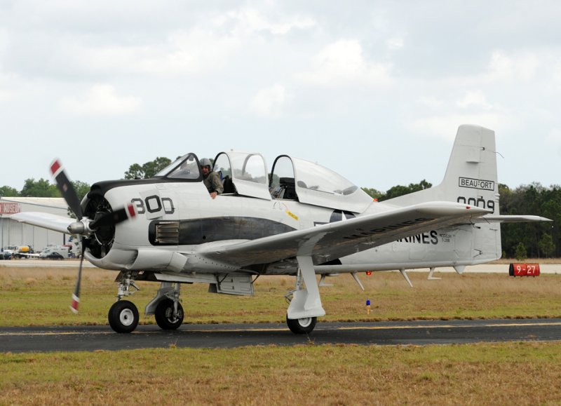 North American T-28B Trojan ( N300JH )