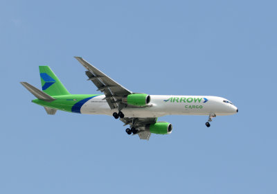 Arrow Air Boeing 757 ( N868AN )