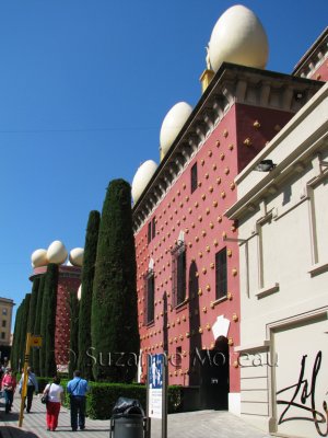 Dali Museum in Figueres.jpg