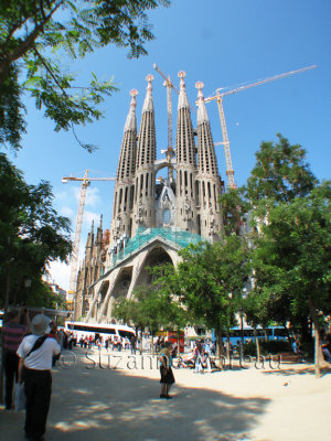 Gaudi's Sagrada Familia in Barcelona.jpg
