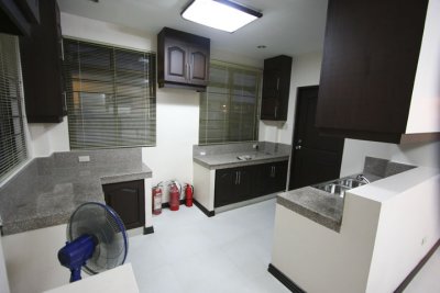 Kitchen1.jpg