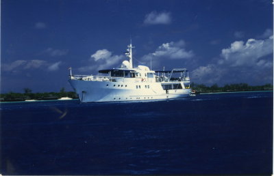Fantasea 2 in Aldabra Lagoon