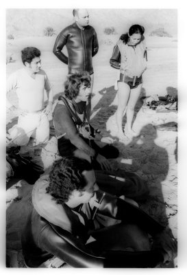 Zvika Lavah gives briefing to Diving course in Neweiba 1972