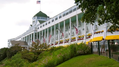 The Grand Hotel  has 385 guest rooms
