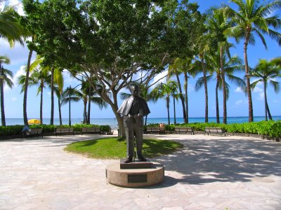 Statue on Wakiki Beach