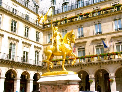 Statue de Jeanne d'Arc at the  Hotel Regina in Paris