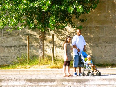 A family walk, along the banks of  the Seine