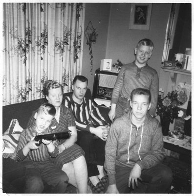 mom_and_4_sons.jpg