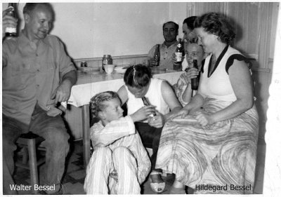 Walter_and_Hildegard_Bessel.jpg