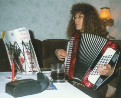 Ute mit Akkordeon 2.bmp