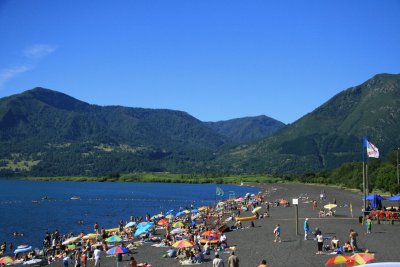 Lago Villarrica black sands