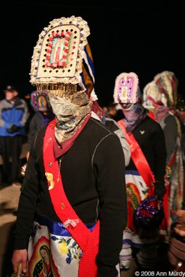 Danzantes waiting to enter Casa del Pueblo