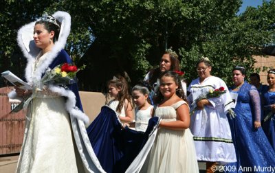 La Reina & Attendents