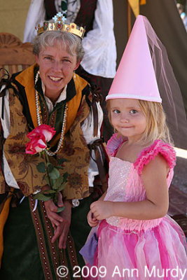 Queen Isabella with girl in pink