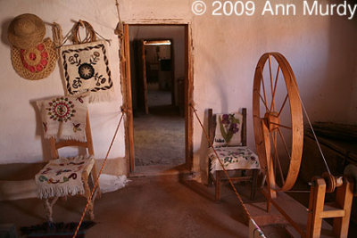 Colcha and spinning wheel