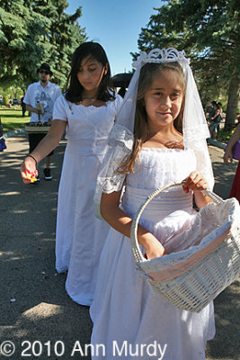 Flower girls at El Rosario