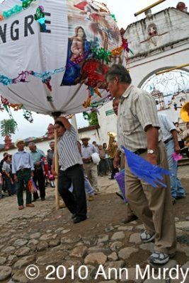 Carrying globo in calenda