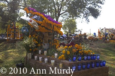 Tomb with airplane