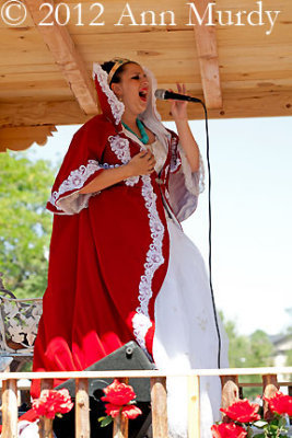 Espanola Queen singing in parade