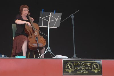 Jenny, cellist