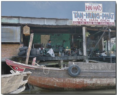 Boat repair - Mekong River