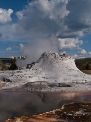 Upper geyser basin, Castle geyser