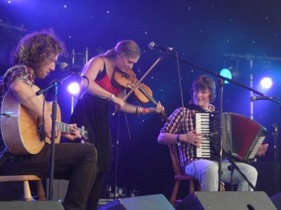 Young Folk Trio The Tyde