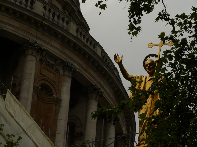 In the courtyard of St Paul web.jpg