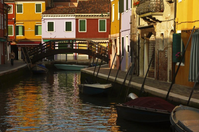 Canal in Burano.jpg