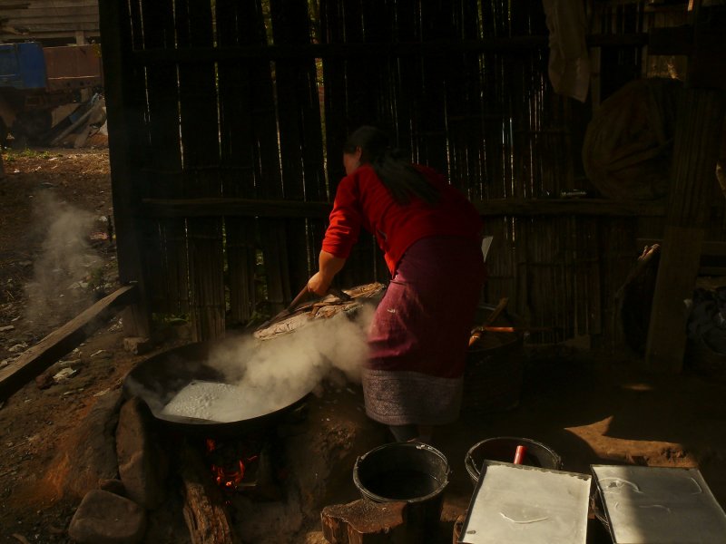 Making noodles near Muang Singh 1.jpg