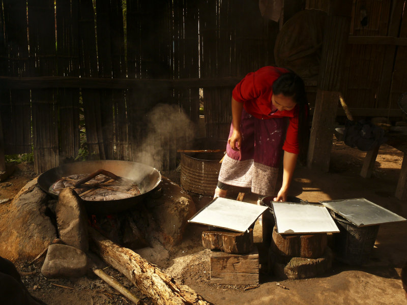 Making noodles near Muang Singh 4.jpg