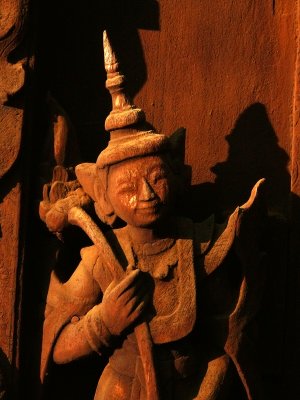 Door carving Shwe In Bin Kyaung.jpg