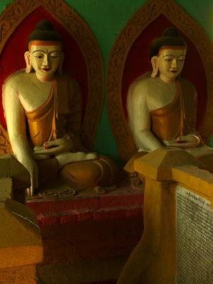 Inside temple U Bein 2.jpg