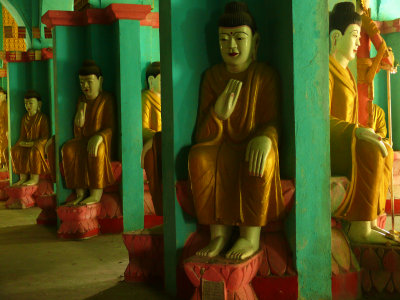 Inside temple U Bein 3.jpg