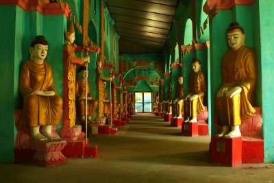 Inside temple U Bein 5.jpg