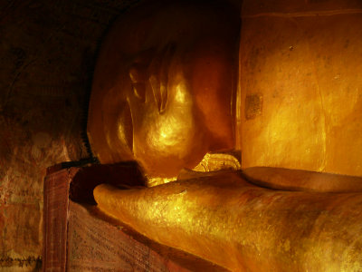Golden reclining buddha Hpo.jpg