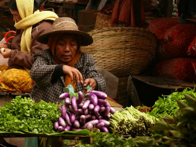 Market lady in Hsipaw.jpg