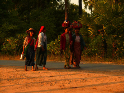Group of women near Bagan.jpg